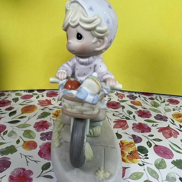🛑SOLD🛑 PRECIOUS MOMENTS “The Road To A Friend Is Never Long” Figurine C0024 - Picture 4 of 17